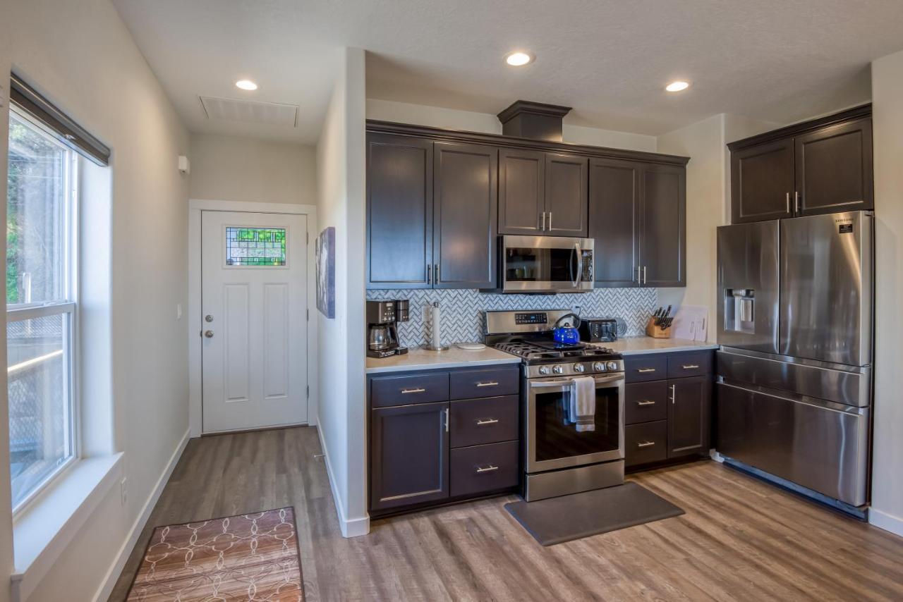 Oceanview Townhome - Pet Friendly - Sleeps 6 - King Depoe Bay Eksteriør bilde